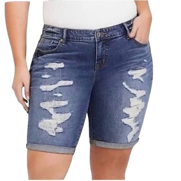 Torrid Boyfriend Bermuda Distressed Jean Shorts Size 24 - Picture 2 of 16